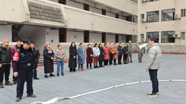 遂宁市职业技术学校最小应急单元和宿管员消防培训演练